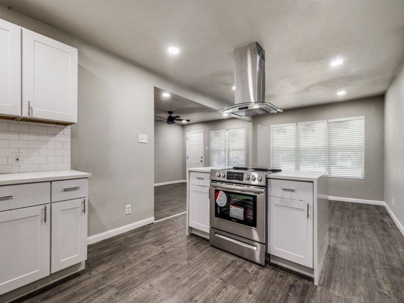 1627 Ridgeview St · Kitchen