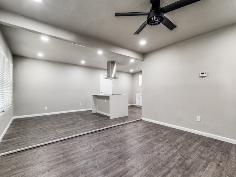 1627 Ridgeview St · Living Area