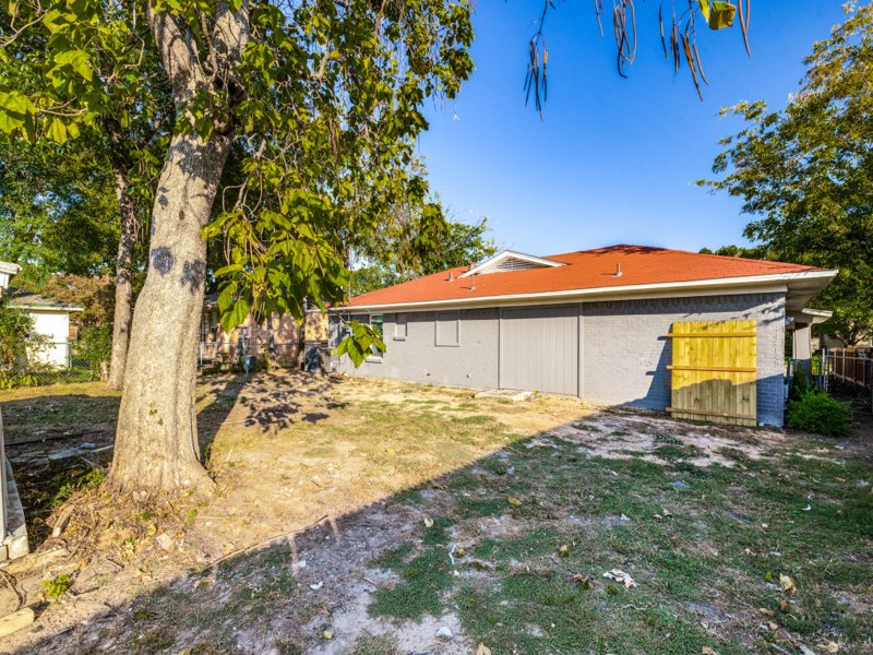 1627 Ridgeview St · Backyard